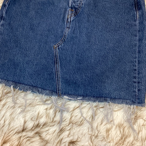 Levi’s High Rise Denim Mini Skirt Deconstructed Iconic Boyfriend Size 25 NWT - Picture 6 of 16